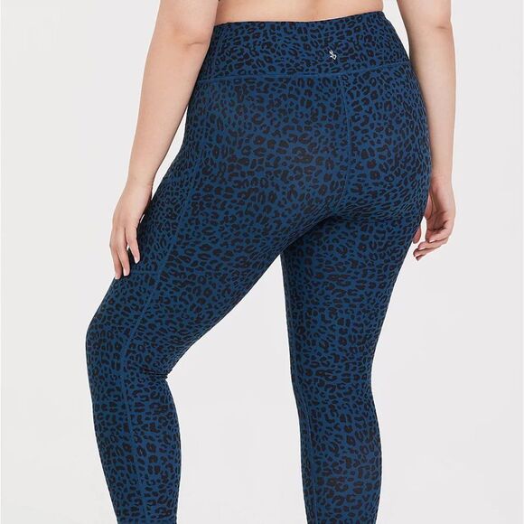 🆕 Torrid Cheetah Crop Wicking Active Legging Pockets - Picture 2 of 6